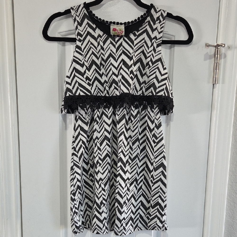 Chic Chevron Kids Dress in Black and White